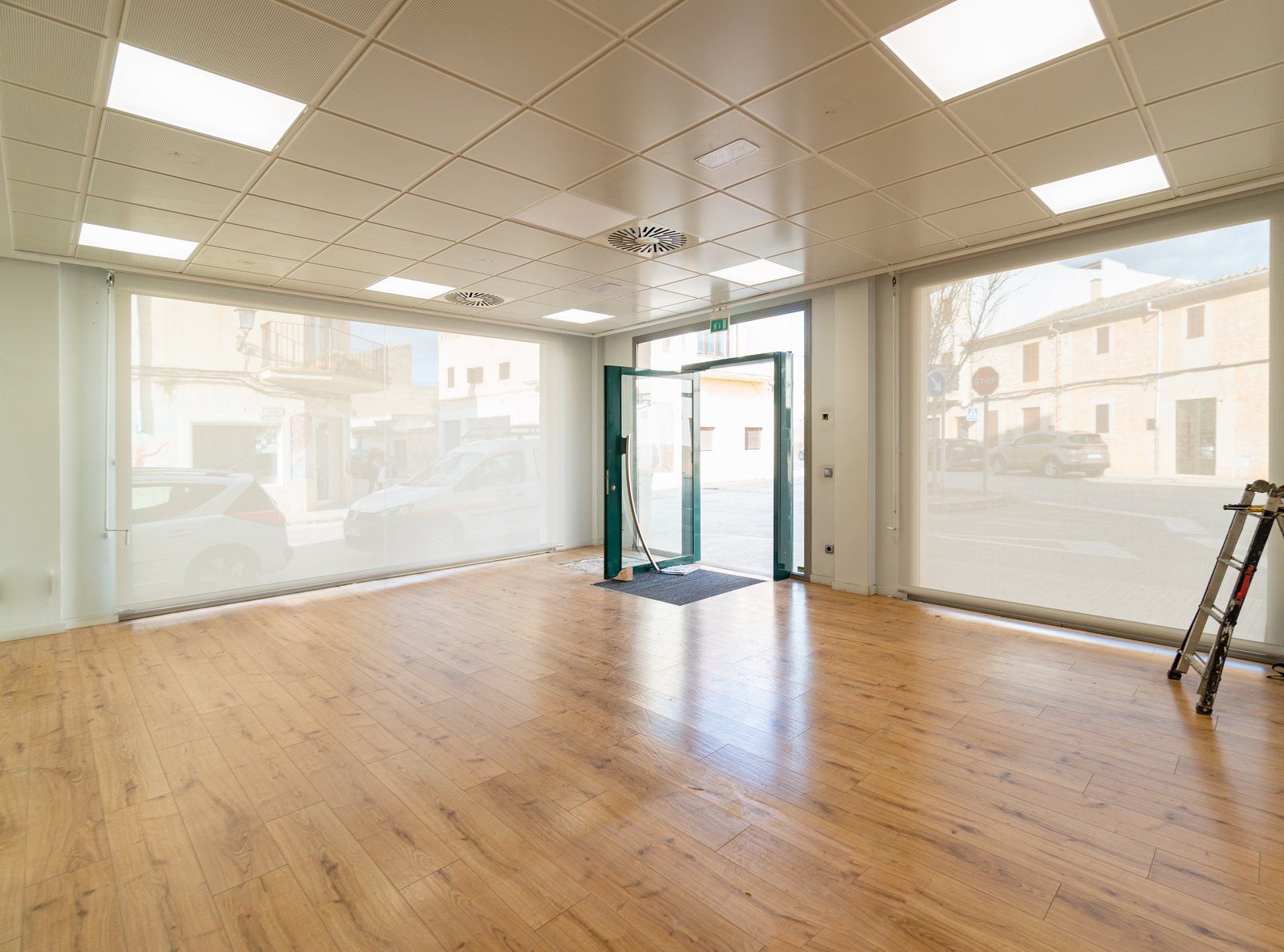 2-1242-B-Villasyfincasmallorca.jpg Corner Commercial Space for Rent in Central Ses Salines