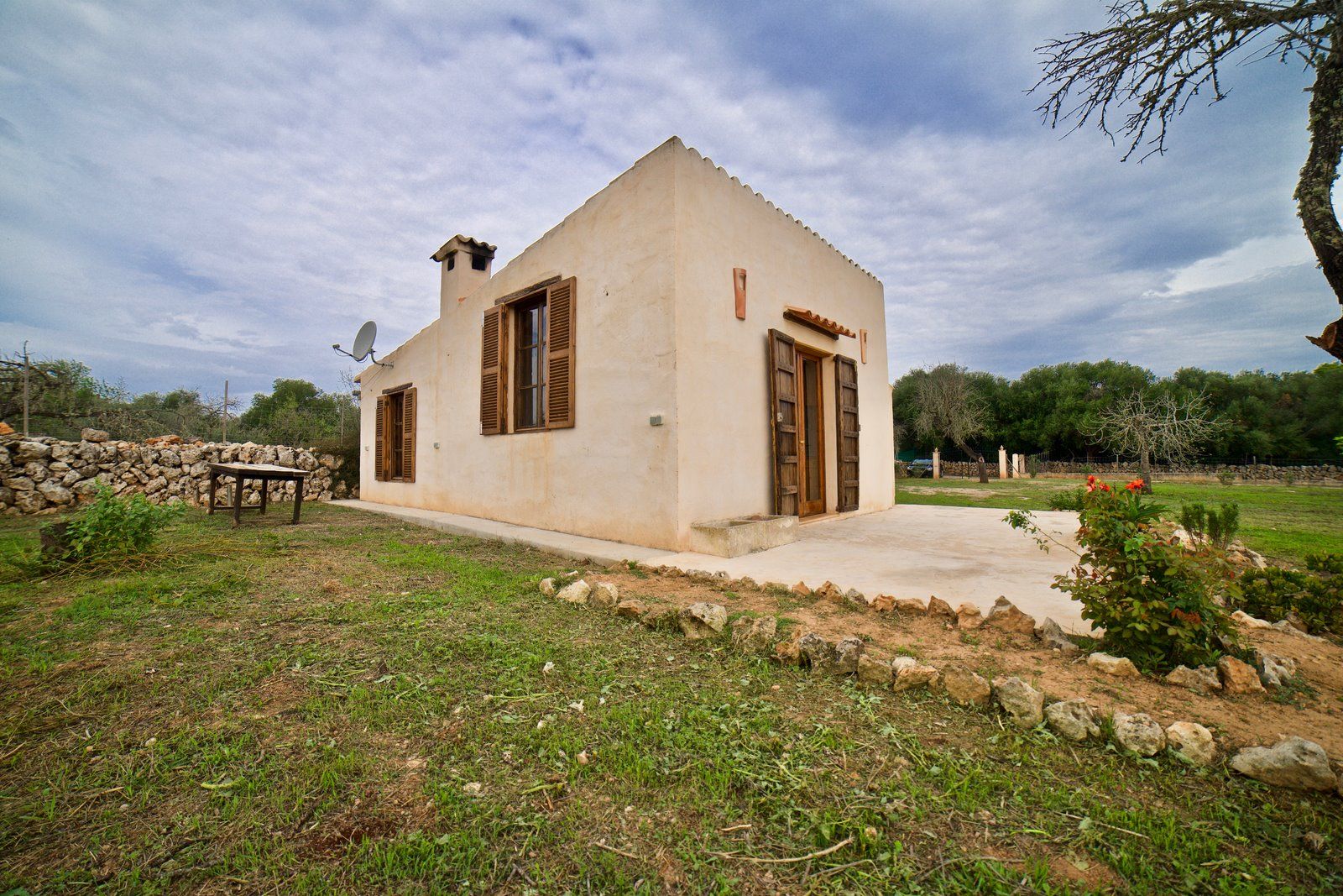 2-2006-Villasyfincasmallorca-1.jpg Landhaus zur Saisonmiete bei Sineu, Mallorca