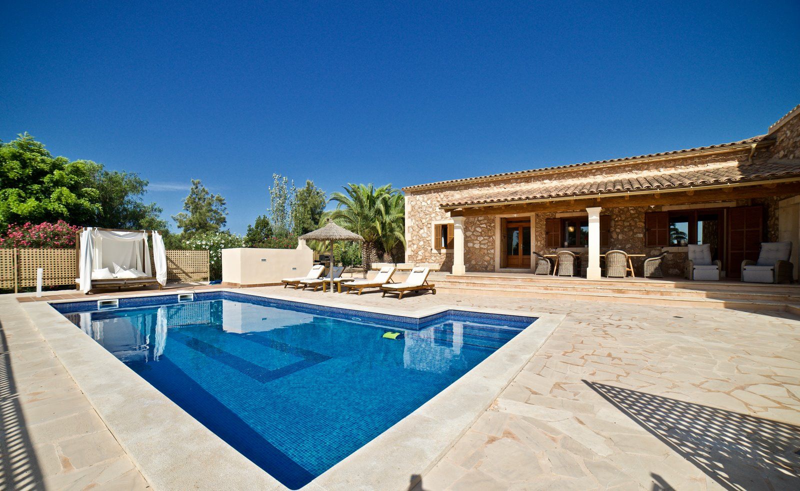 2-2009-Villasyfincasmallorca.jpg Country House with Pool for Rent Near Campos, Mallorca