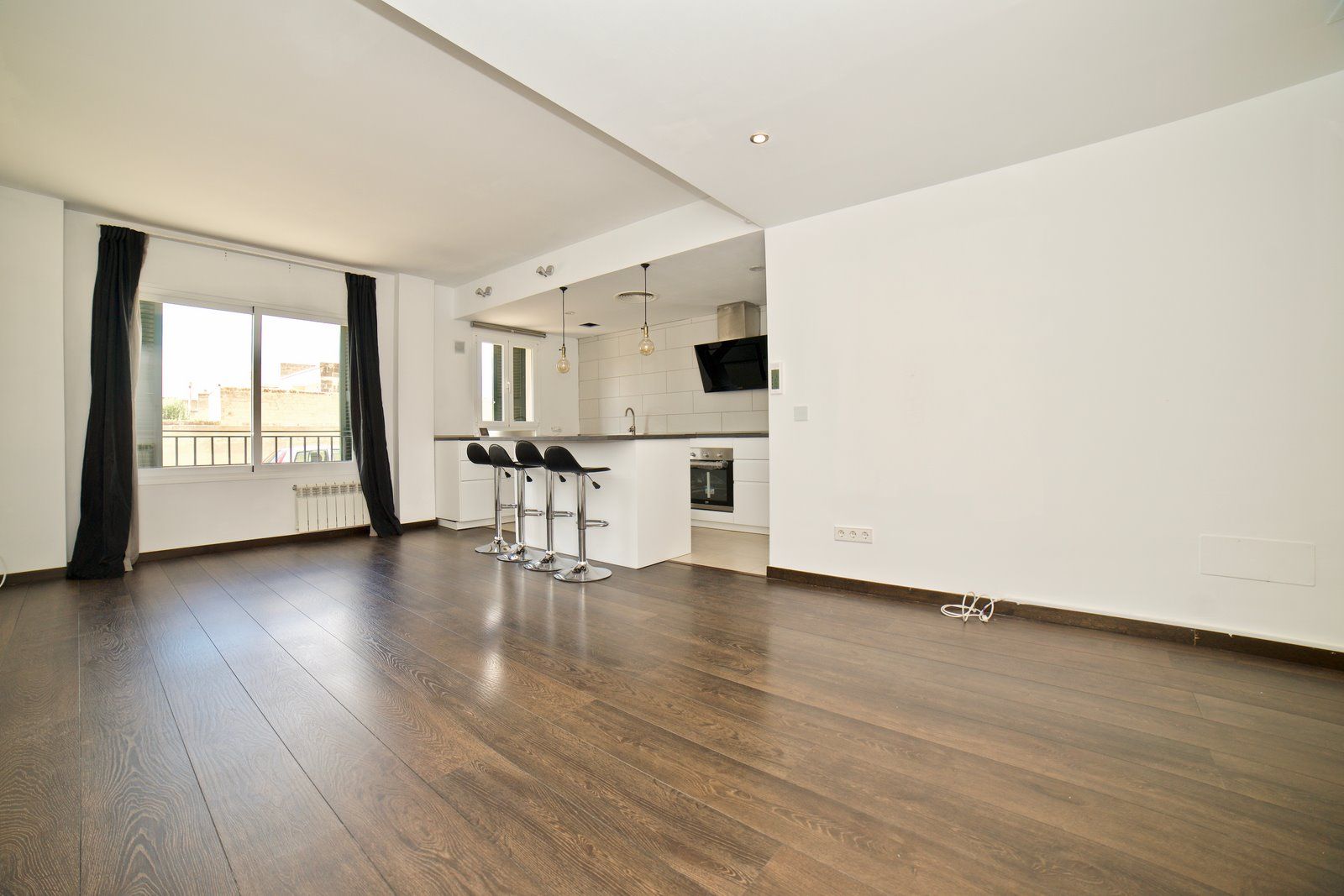 2-2011-Villasyfincasmallorca.jpg Planta baja con terraza y piscina comunitaria en Campos