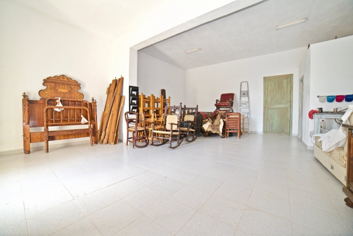 Commercial Space for Rent in Ses Salines, 122 m²