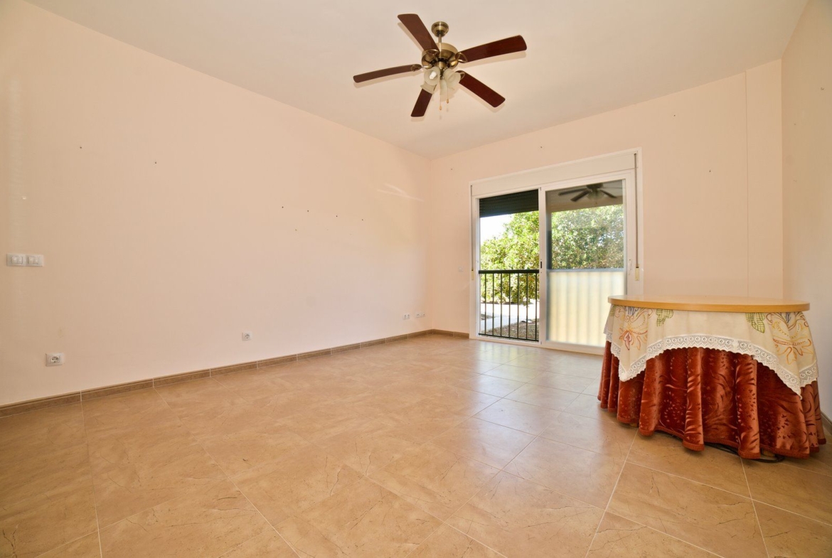 Planta baja con terraza, parking y trastero en Campos