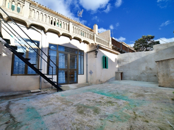 Casa de pueblo en alquiler en Montuïri con garaje, patio y terrazas