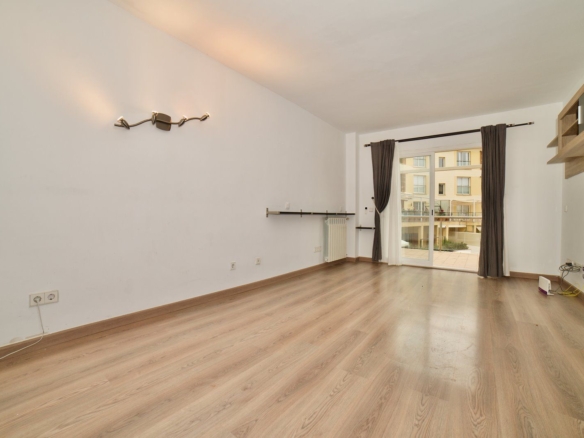 Piso con terraza y piscina comunitaria en Campos