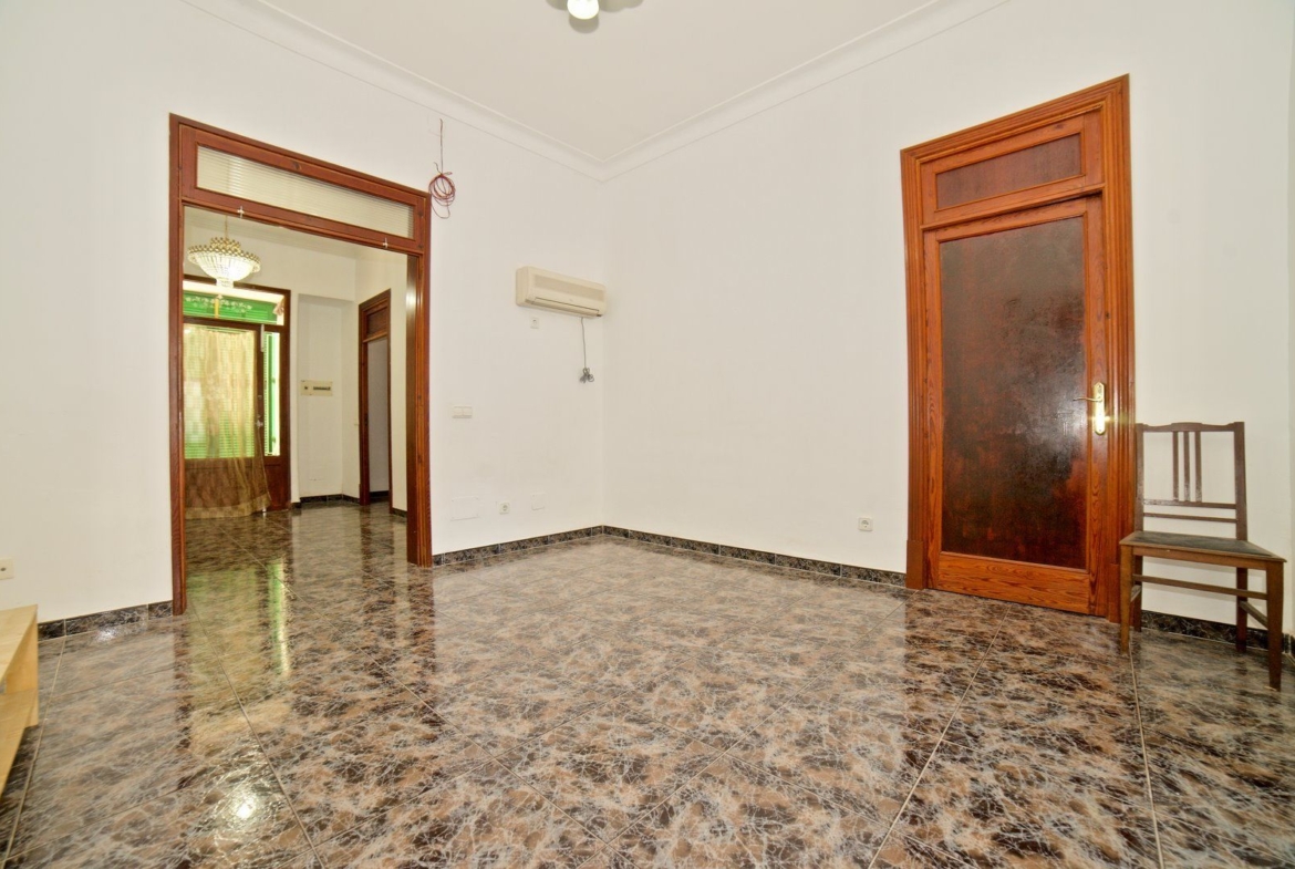 Renoviertes Stadthaus zur Miete in Ses Salines: 150 m² mit Patio