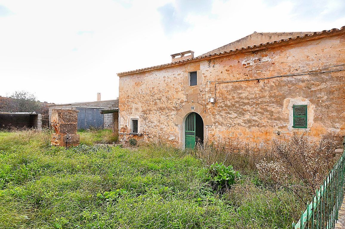 Casa de pueblo centenaria con jardín en Ses Salines