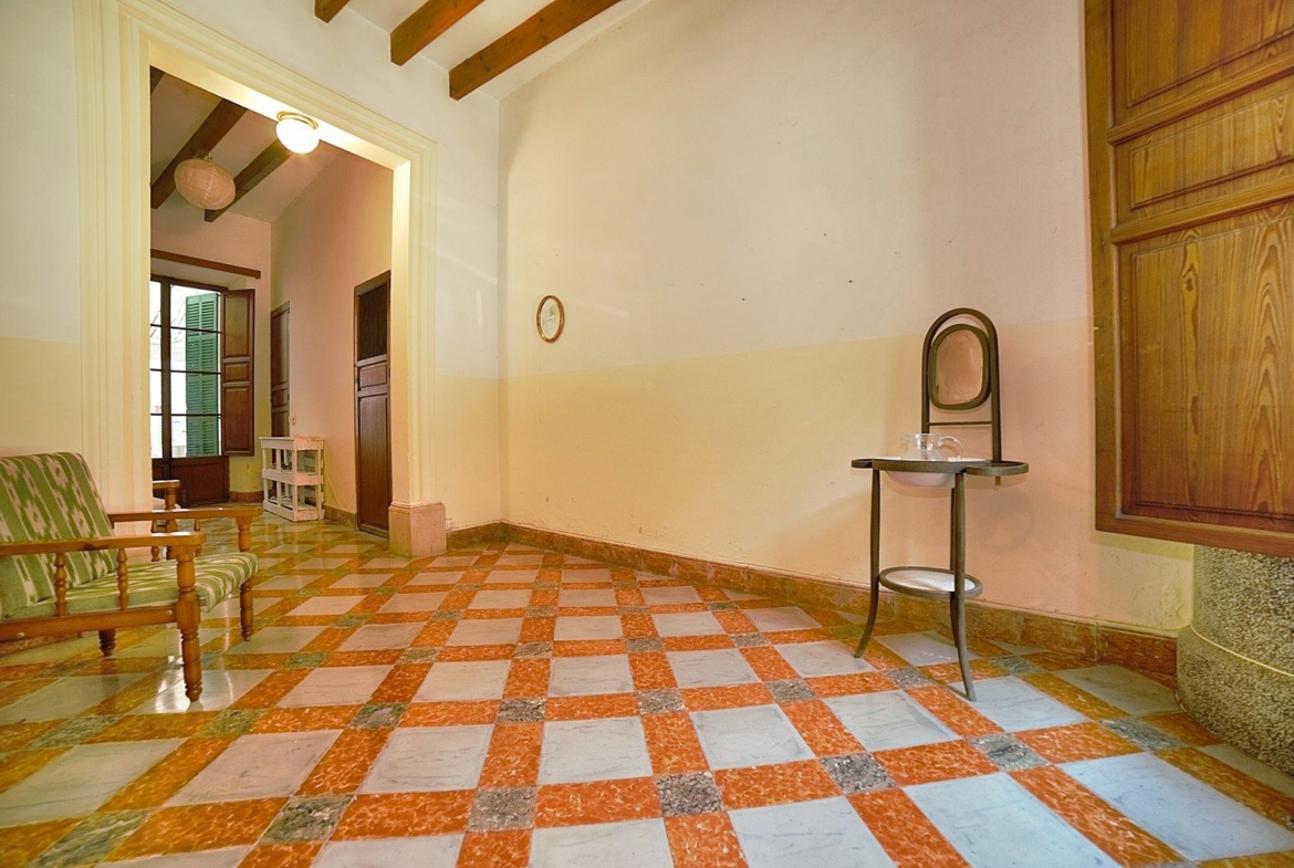 Stadthaus-Miete in Santanyí mit Innenhof und Terrassen