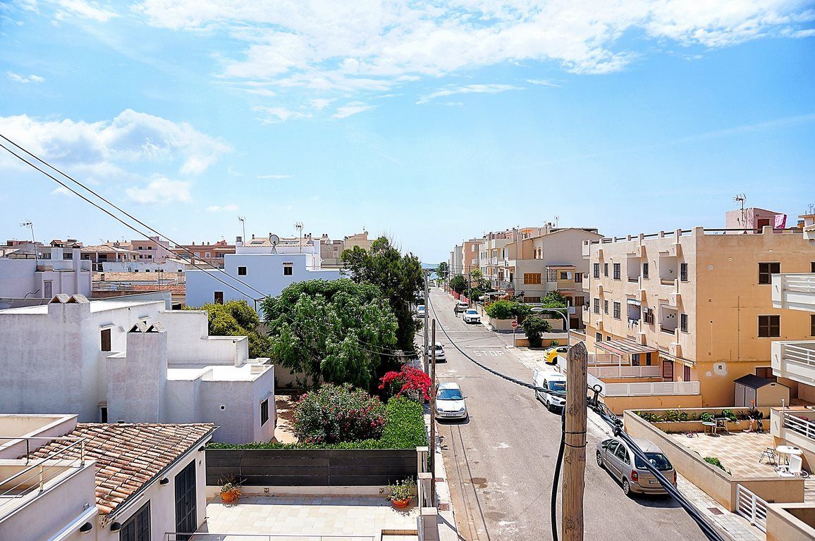 Apartamento con terraza y vistas al mar en Colonia de Sant Jordi
