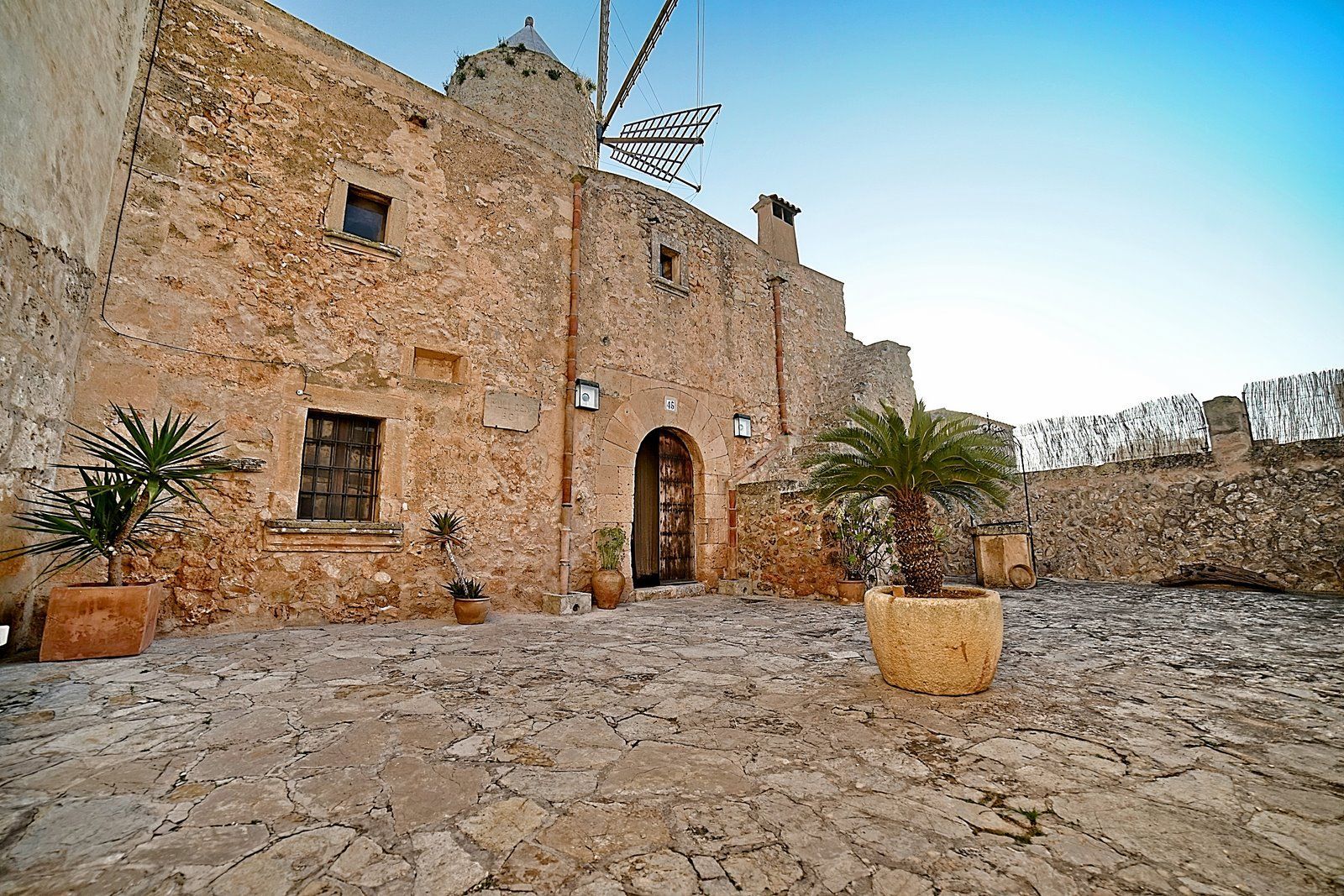 2-Villasyfincasmallorca-3.jpg Molino del siglo XVII en alquiler rehabilitado en Algaida