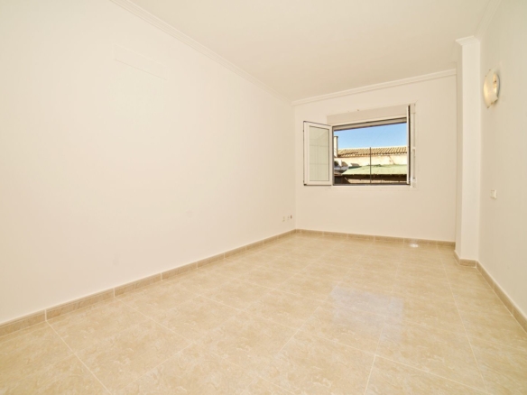 Piso en venta en Campos con gran terraza y 3 habitaciones