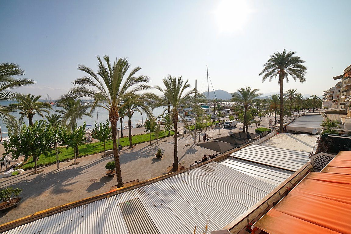 Piso en primera línea en el Puerto de Alcudia con vistas al mar