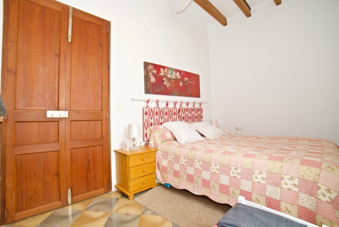 Casa de pueblo renovada en el centro de Llucmajor · 4 hab.