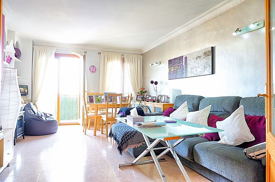 Piso exterior luminoso con balcón en venta en Llucmajor