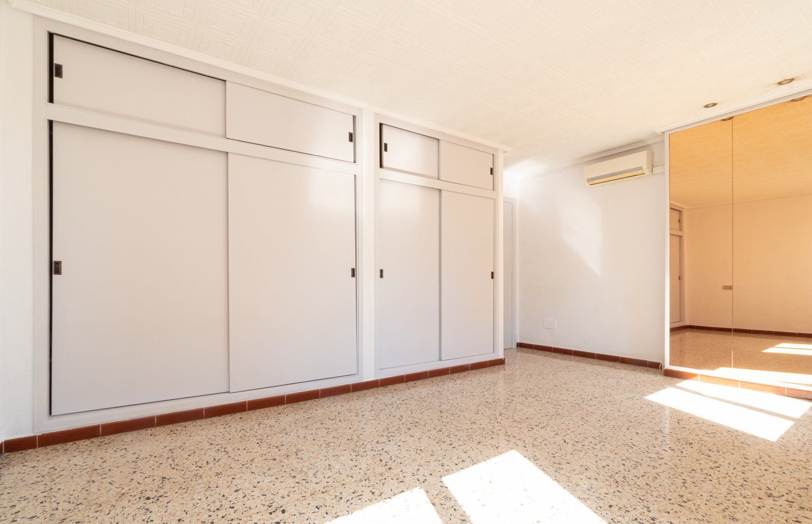 20-1209-Villasyfincasmallorca.jpg Sea View Apartment with Terrace on Palma’s Paseo Marítimo