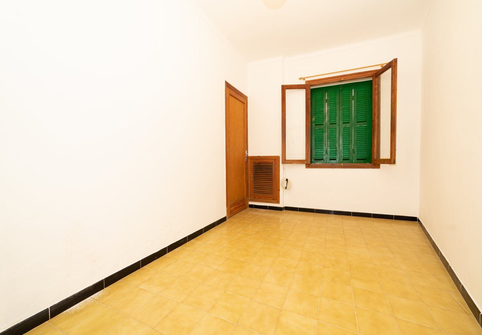 Townhouse for Rent in Ses Salines with Rooftop Terrace