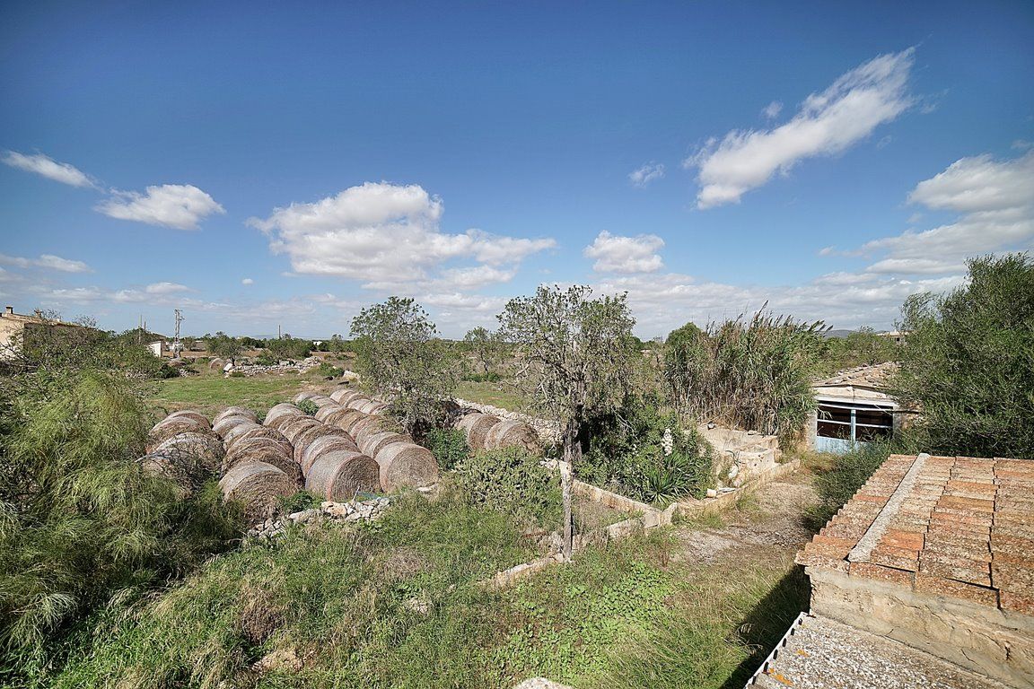 Casa de pueblo en Es Llombards con jardín y gran potencial