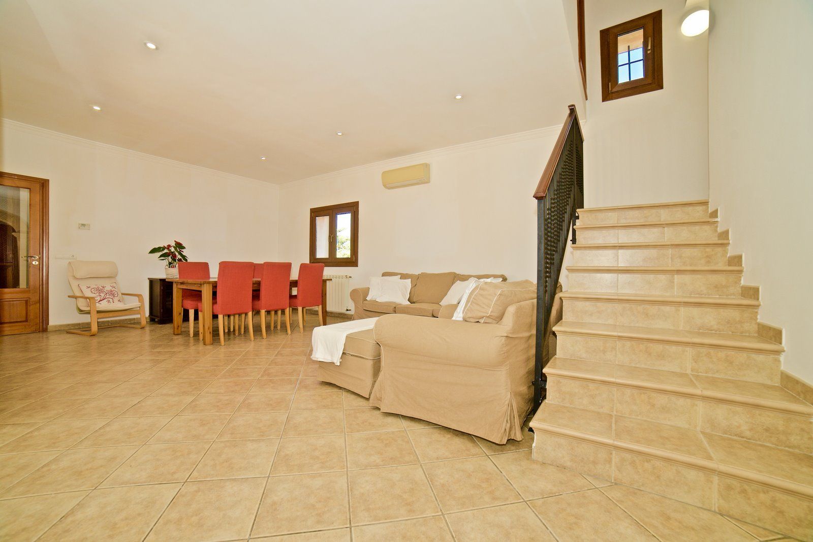 Country Home for Rent with Private Pool Near Campos