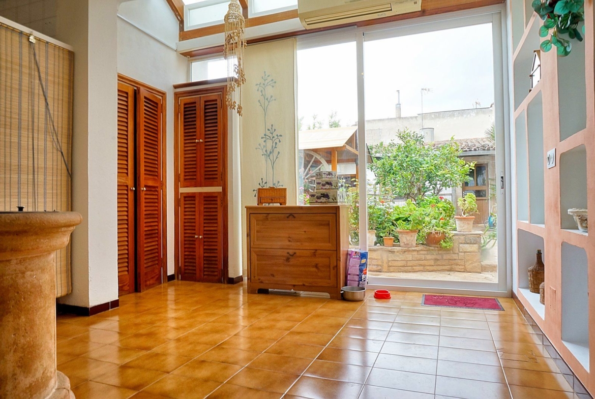 Großes Dorfhaus mit Patio und Terrasse zum Kauf in Llucmajor
