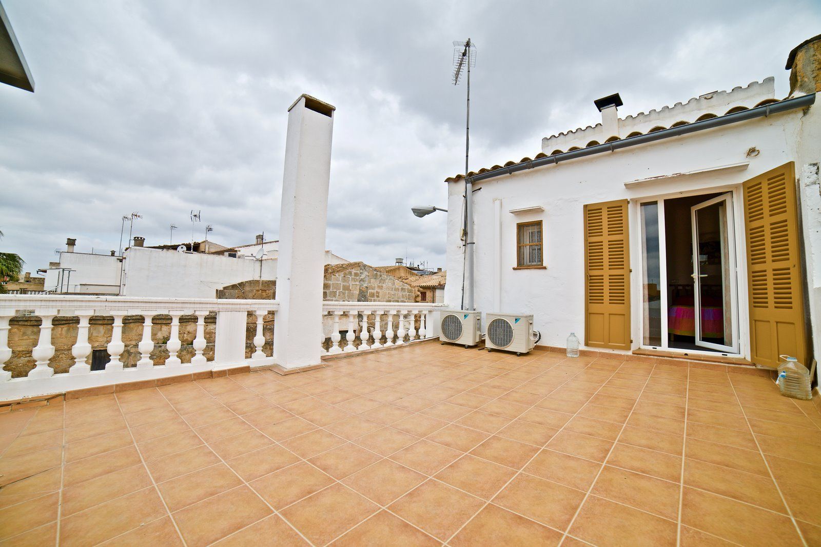 Casa de pueblo renovada en el centro de Llucmajor · 4 hab.