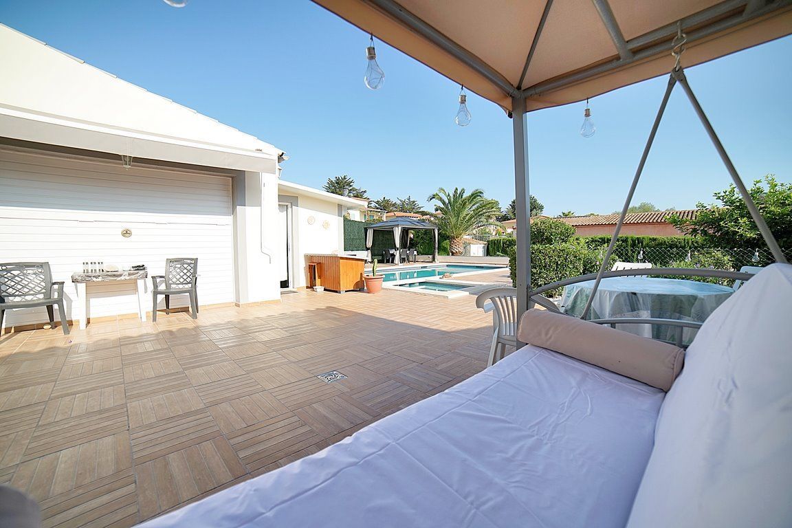 Chalet en Portocristo Novo con piscina y apartamento independiente — 900 m de Cala Anguila
