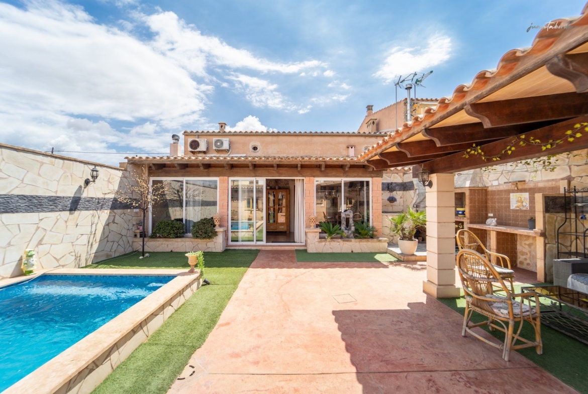 Casa con piscina en alquiler en Ses Salines – encanto y confort