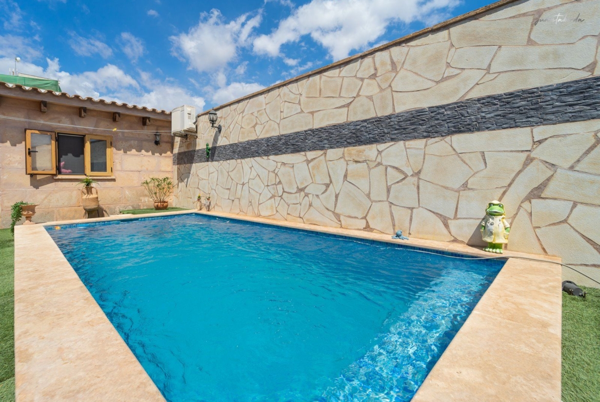 Casa con piscina en alquiler en Ses Salines – encanto y confort