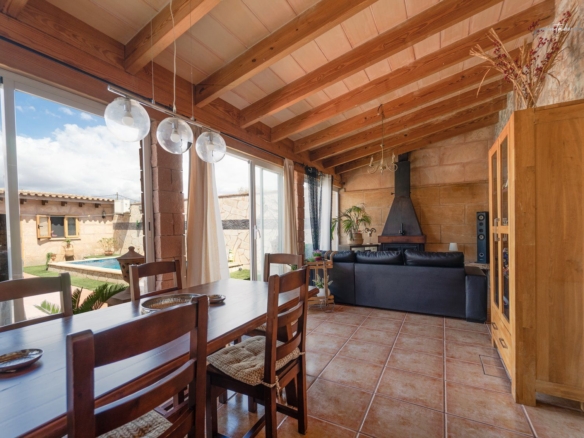 Casa con piscina en alquiler en Ses Salines – encanto y confort