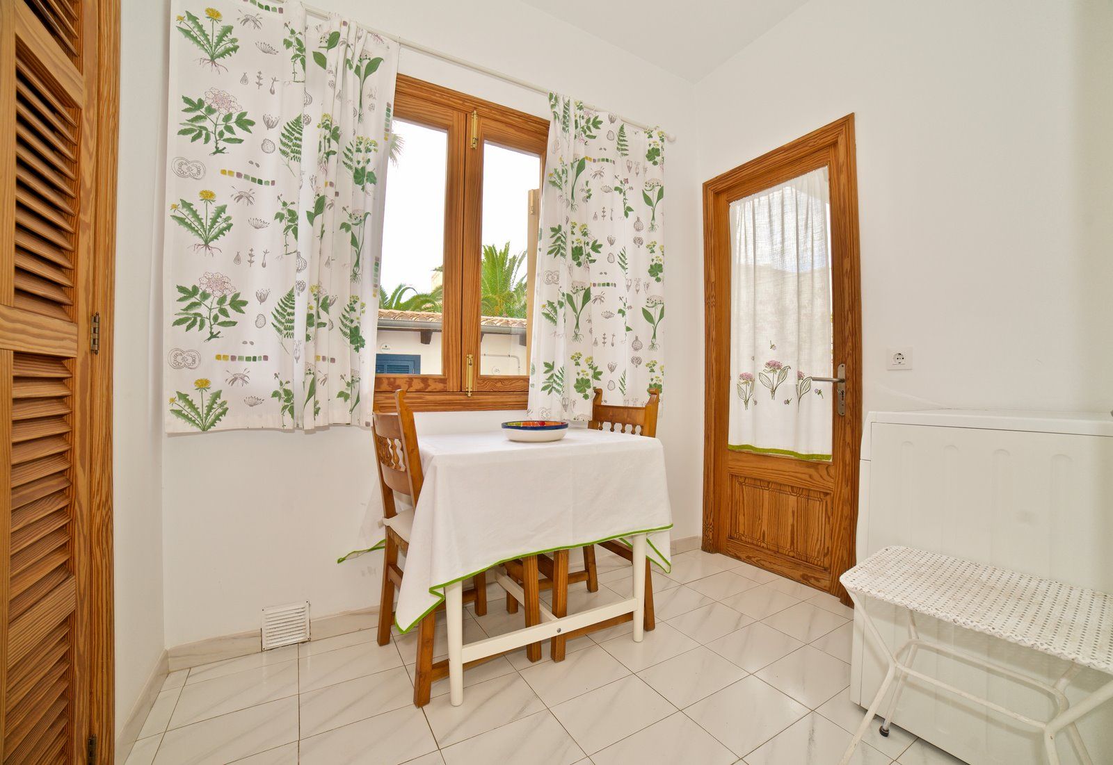 21-695-Villasyfincasmallorca.jpg Spacious Ground-Floor Apartment with Terraces Near the Beach, Colonia de Sant Jordi