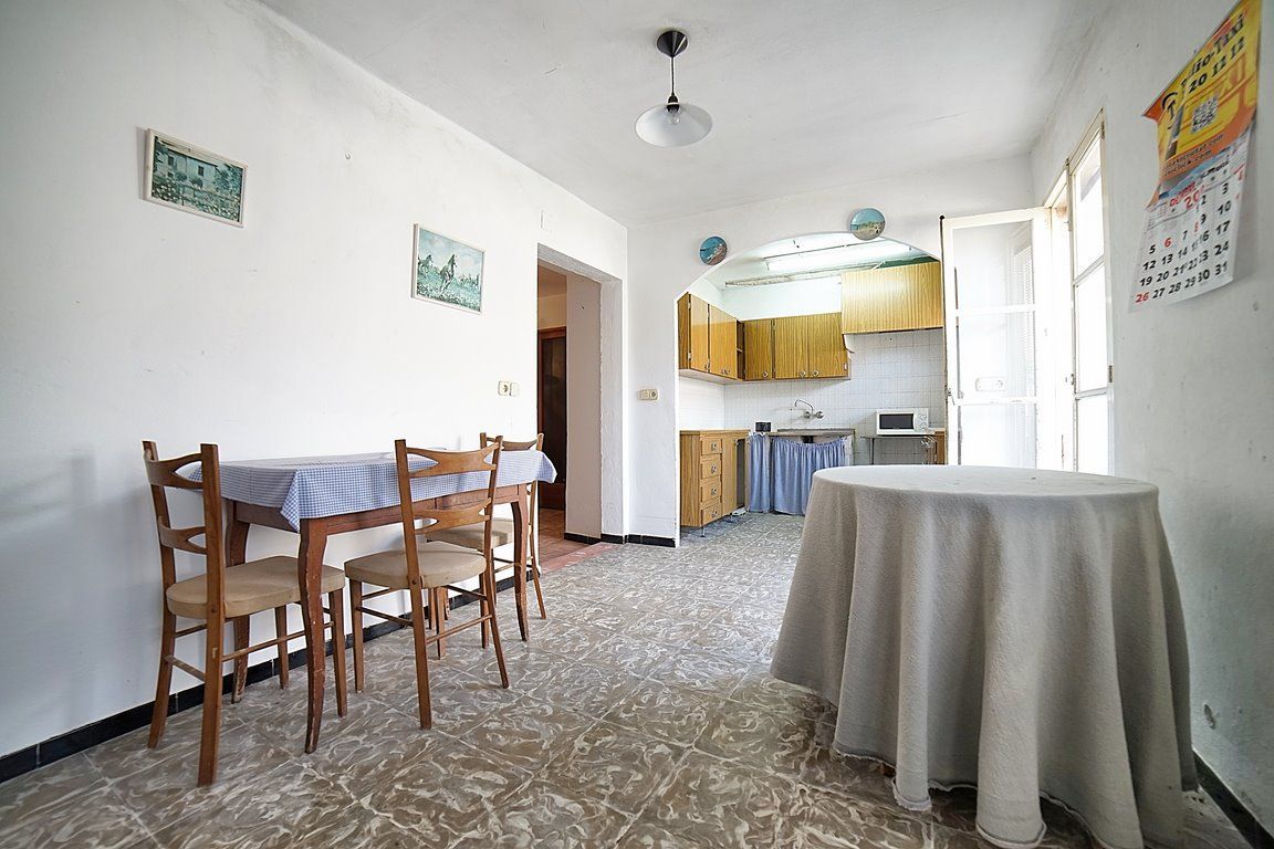 Casa de pueblo en Es Llombards con jardín y gran potencial