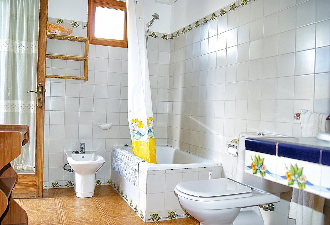 Chalet en venta en Cala Llombards con jardín y terraza