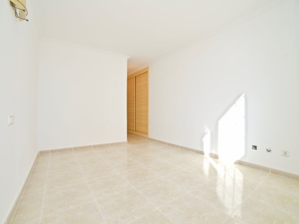Piso en venta en Campos con gran terraza y 3 habitaciones