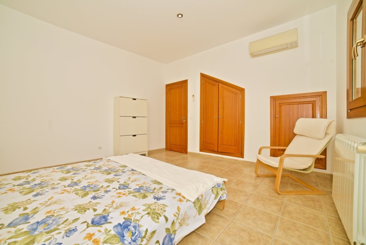 Country Home for Rent with Private Pool Near Campos
