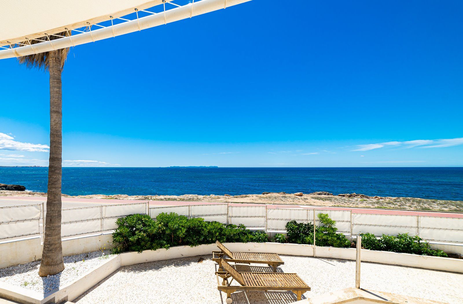 22-1031-Villasyfincasmallorca.jpg Villa en primera línea de mar en Sa Rápita, Campos