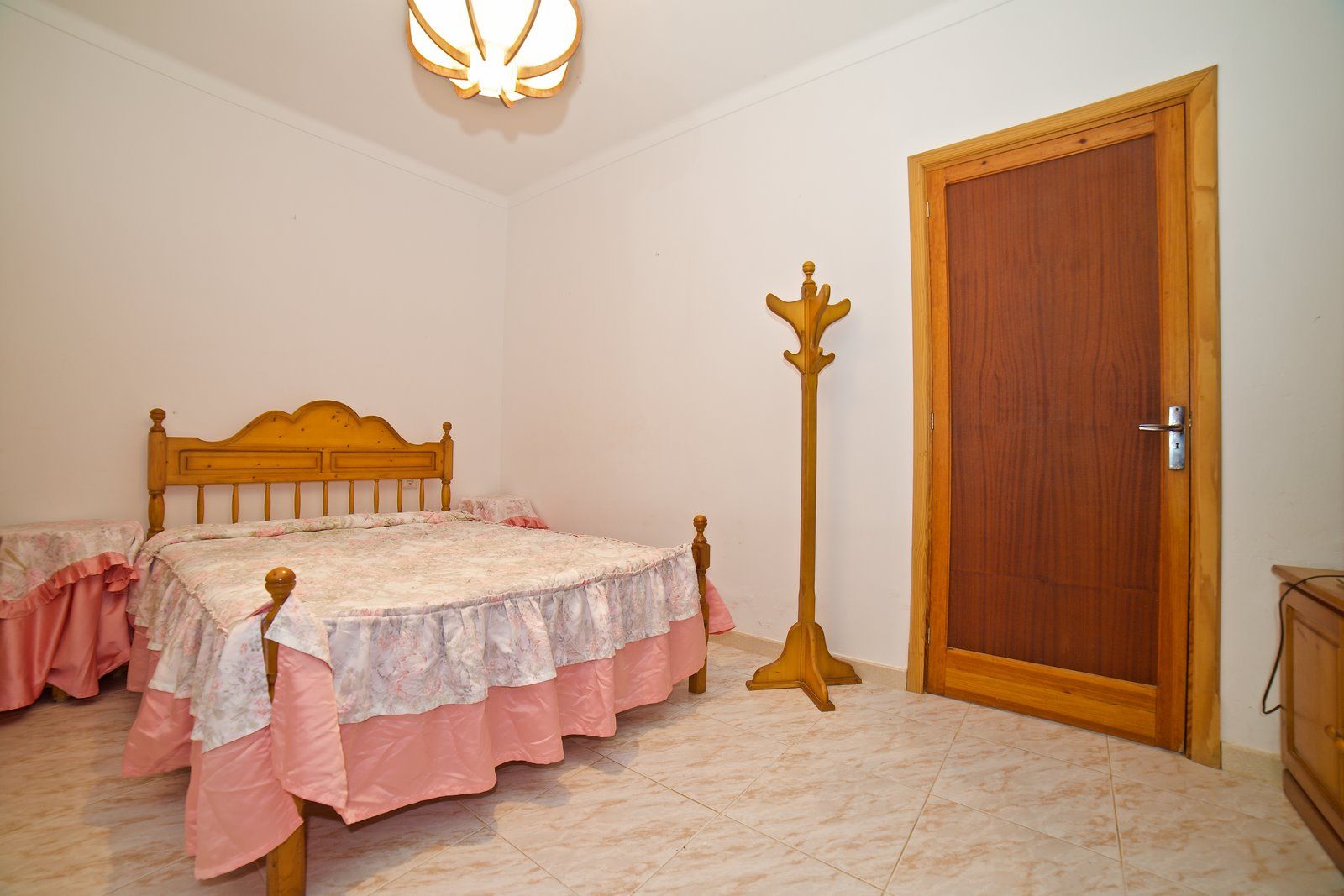Ground-Floor Apartment with Large Terrace for Rent, Ses Salines