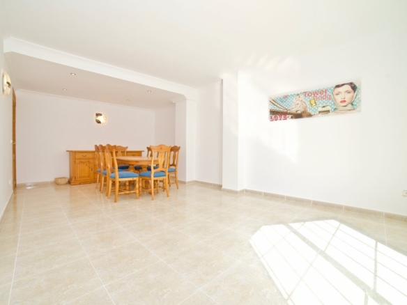 Piso en venta en Campos con gran terraza y 3 habitaciones