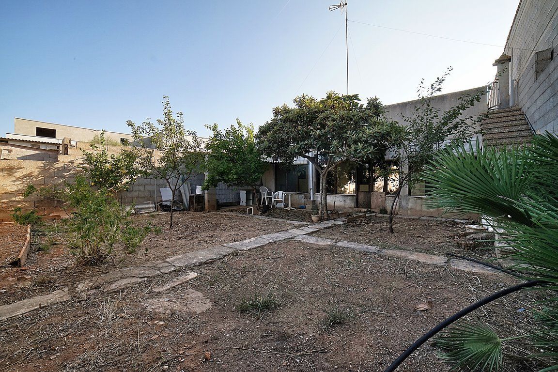 Dorfhaus mit Garten kaufen in Ses Salines – 4 Schlafzimmer