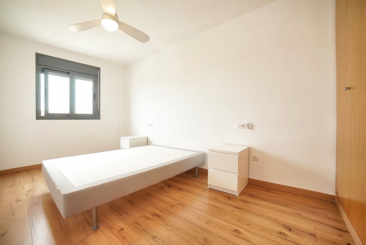 Spacious 3-Bed Apartment With Elevator & Balcony in Campos