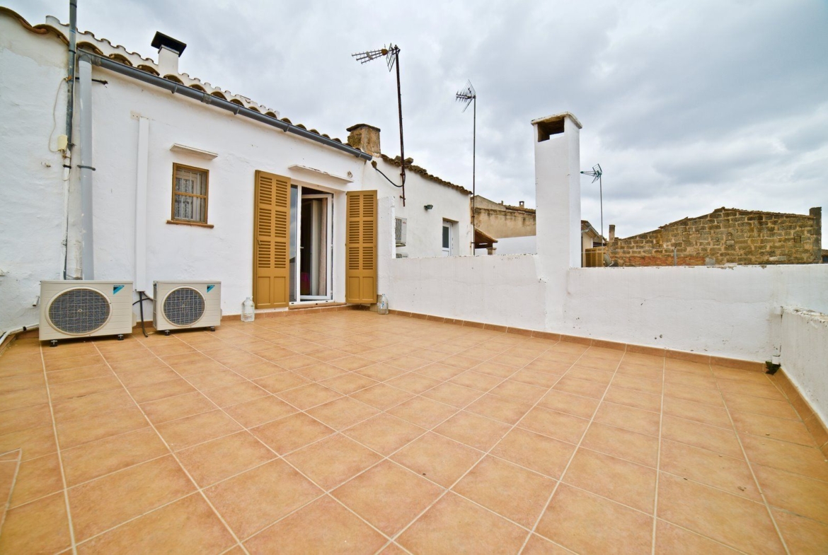 Casa de pueblo renovada en el centro de Llucmajor · 4 hab.
