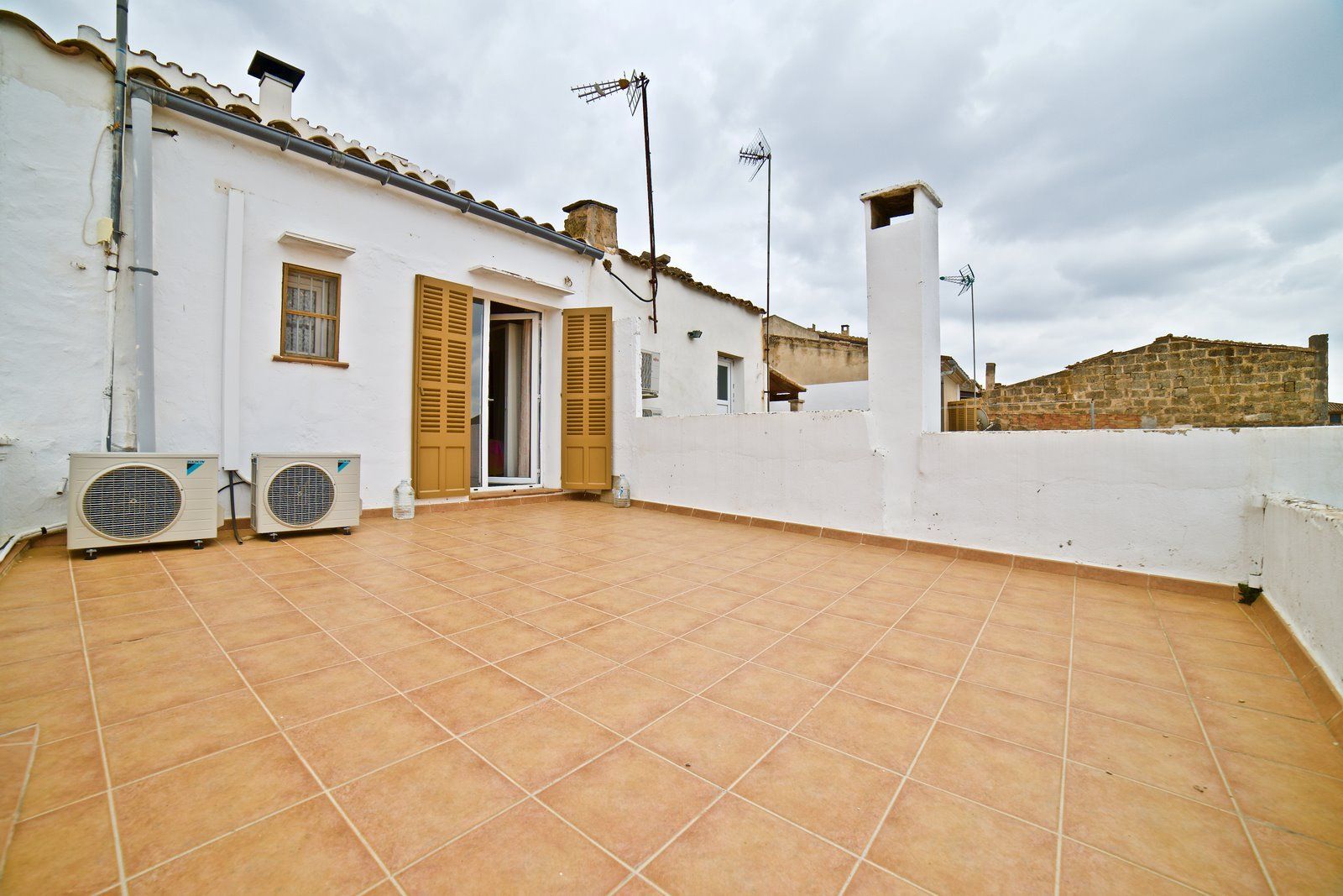 Casa de pueblo renovada en el centro de Llucmajor · 4 hab.