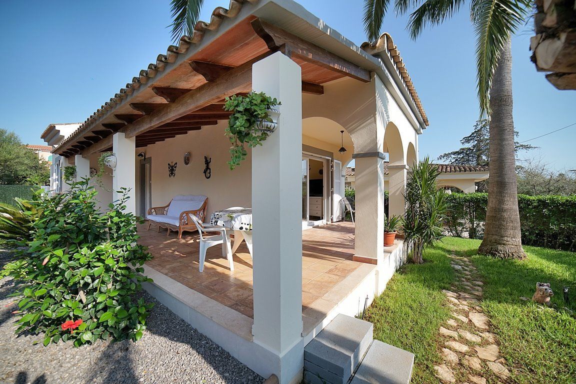 Chalet en Portocristo Novo con piscina y apartamento independiente — 900 m de Cala Anguila