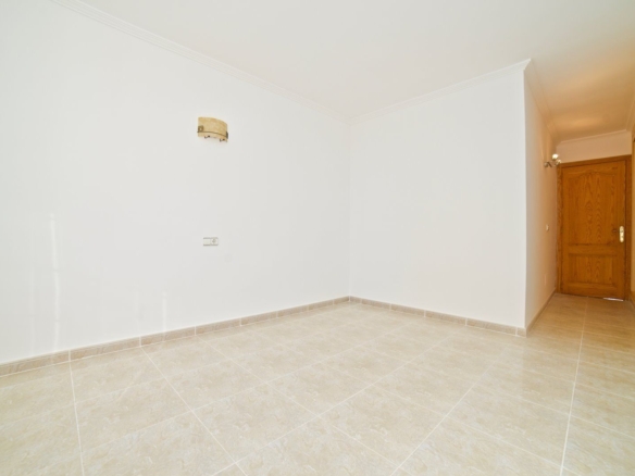 Piso en venta en Campos con gran terraza y 3 habitaciones