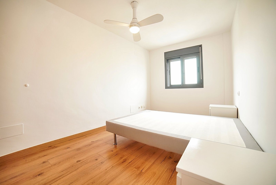 Spacious 3-Bed Apartment With Elevator & Balcony in Campos