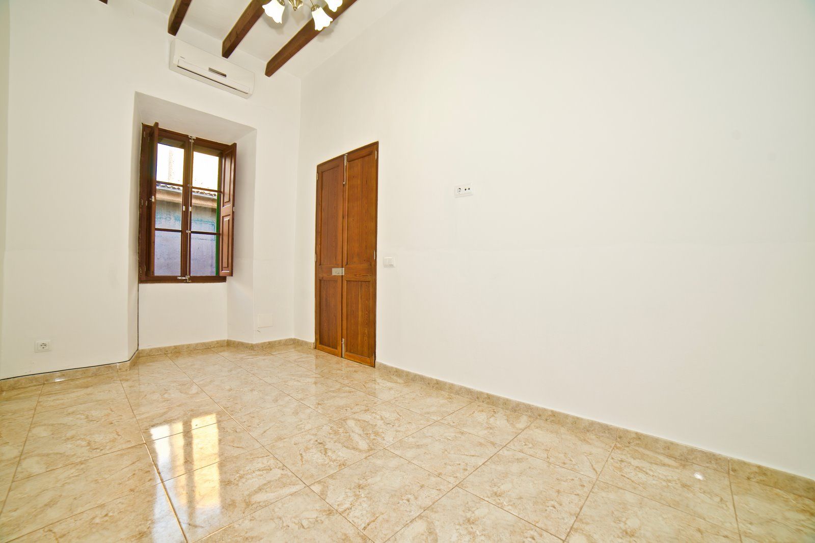 24-1177-Villasyfincasmallorca.jpg Renovated Village House with Garden & Garage in Santanyí