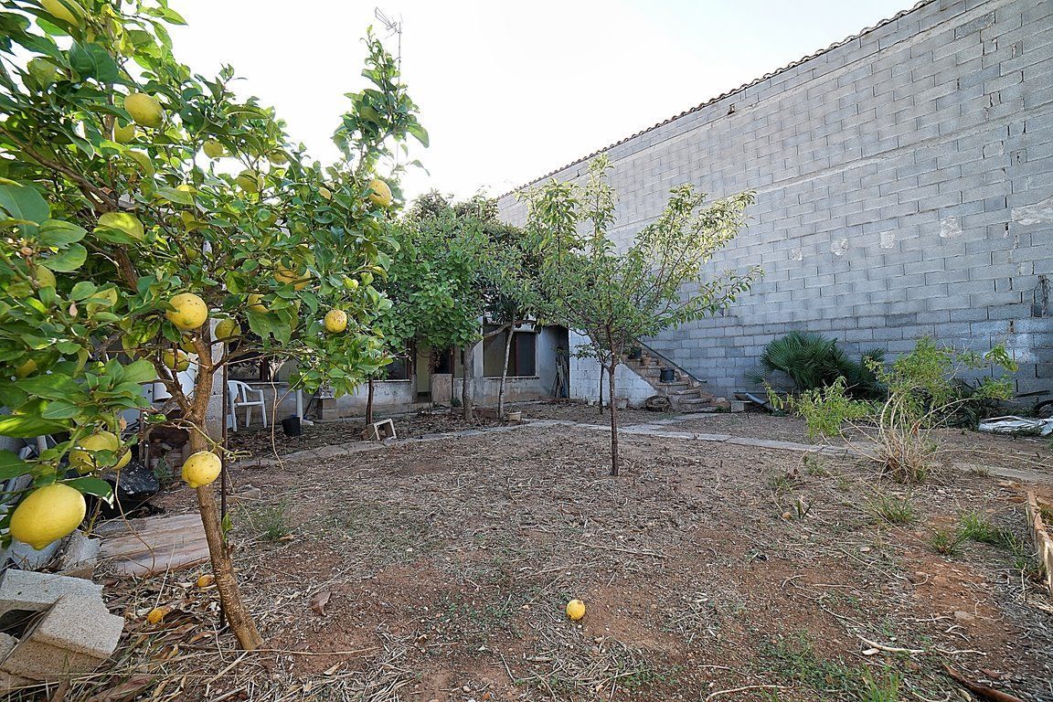 Dorfhaus mit Garten kaufen in Ses Salines – 4 Schlafzimmer