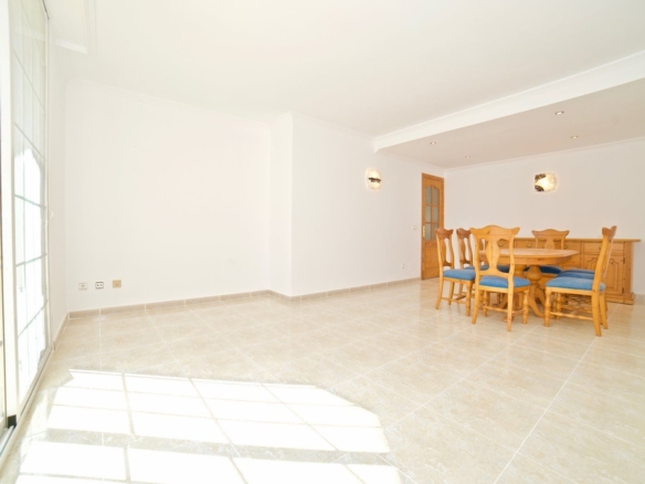 Piso en venta en Campos con gran terraza y 3 habitaciones