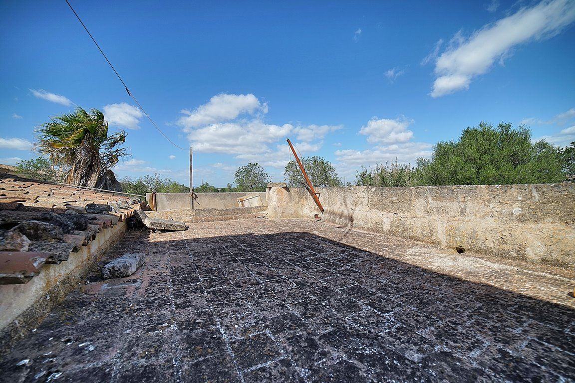 Casa de pueblo en Es Llombards con jardín y gran potencial