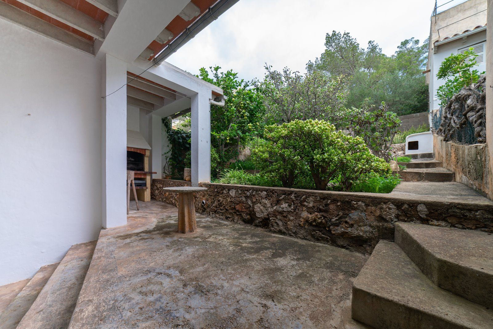 25-1231-Villasyfincasmallorca.jpg Piso en primera línea de mar en Portopetro con jardín y vistas