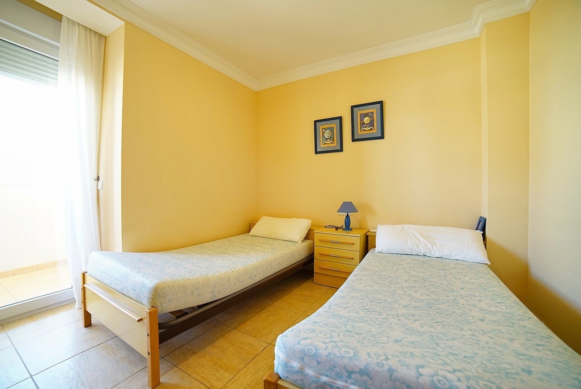 Casa adosada en alquiler con gran jardín en Colonia de Sant Jordi