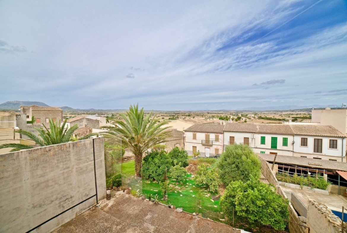 Furnished Apartment with Terrace & Mountain Views for Rent in Montuïri