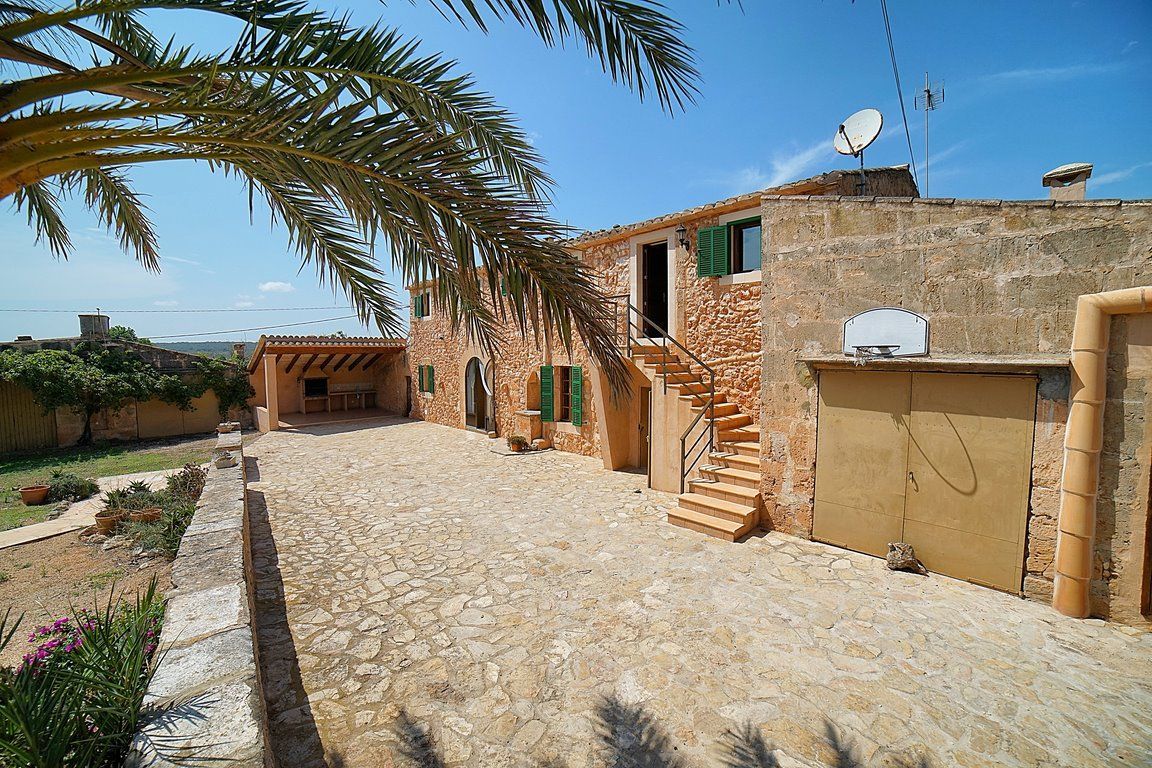 Country House with Pool for Rent Near Santanyí, Mallorca